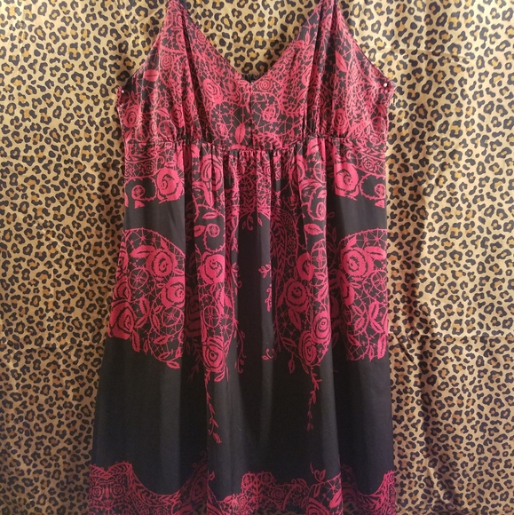 Women's Summer Dress - Picture 2 of 7